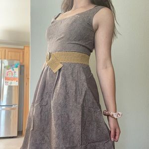 Nine West size 8 dress. Belt included.